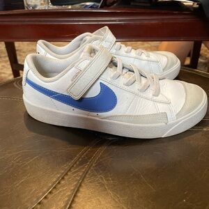 Nike boys grade school low top blazers